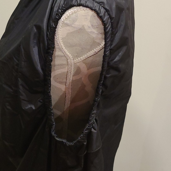 Club Monaco blk nylon/,polyester outdoor vest - Picture 4 of 9